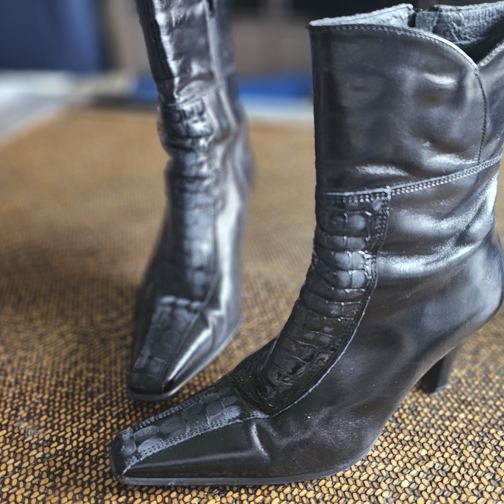 Denise Leather booties sz 7